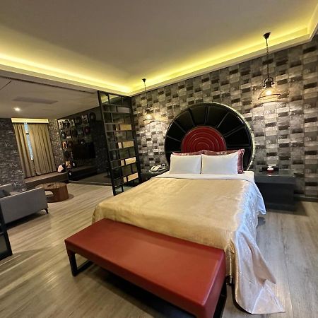 Song Xia Motel Taichung Exterior photo